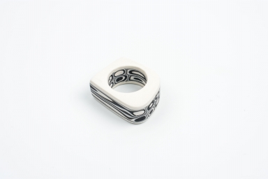 Fekete-fehér retro gyűrű 1.